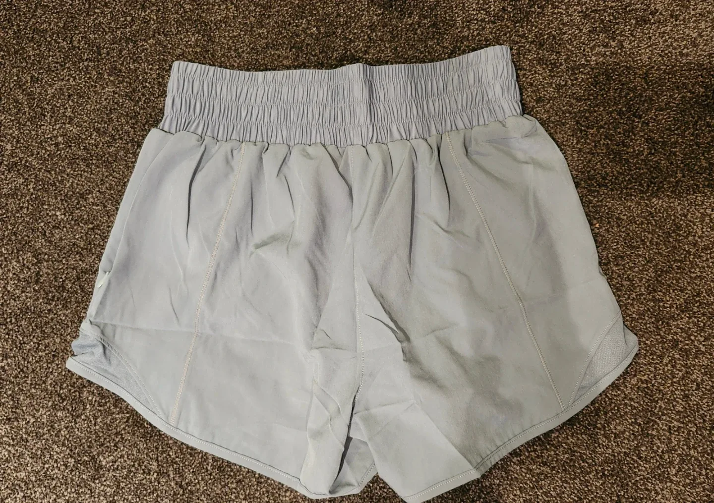 Avgo Shorts - XS - Light green image indicator(2)