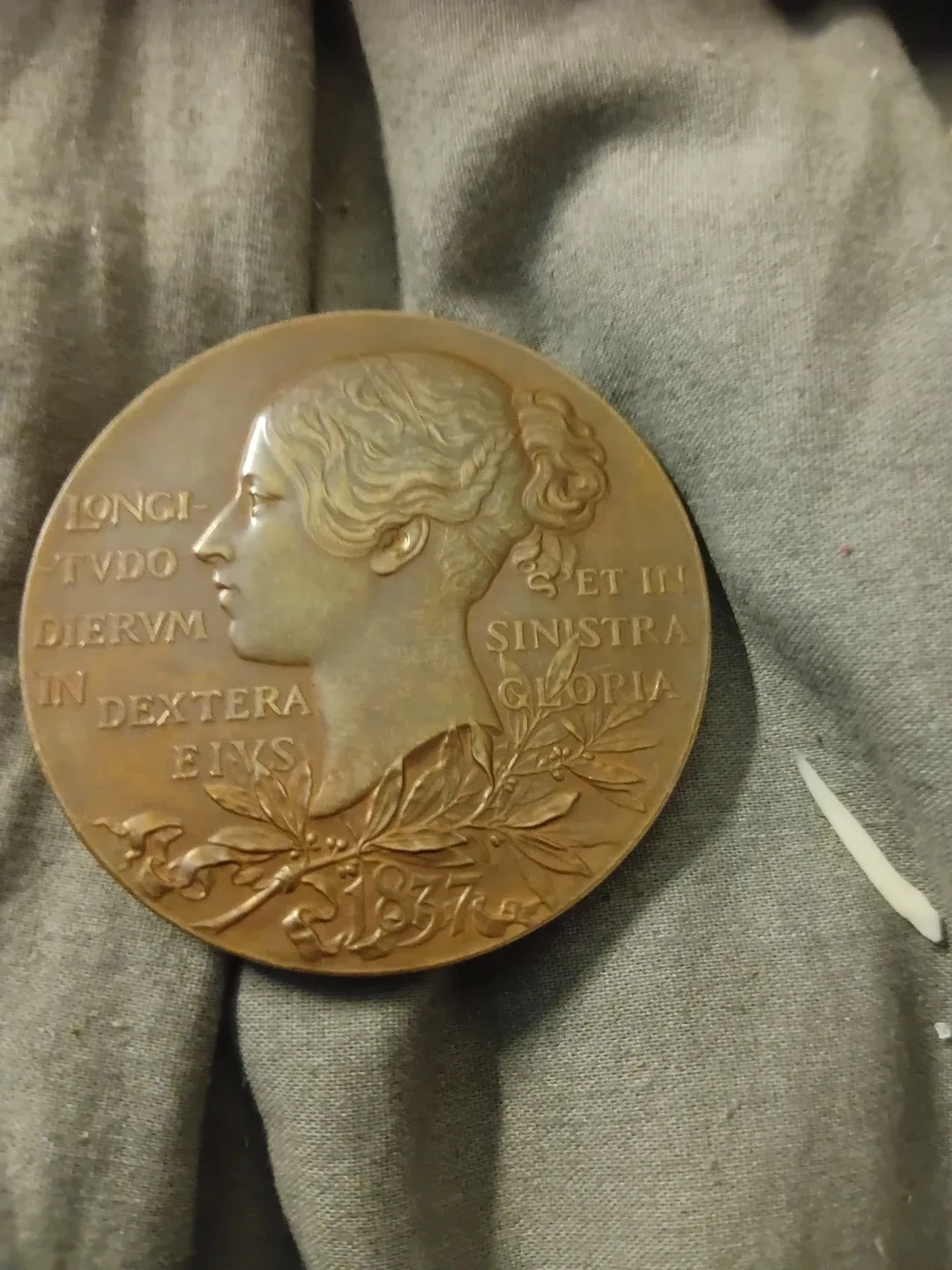 Queen Victoria Diamond Jubilee Medal 1837-1897 image indicator(2)