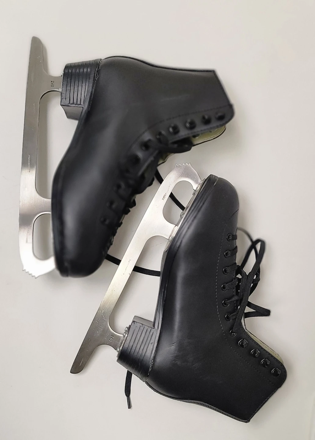 American Athletic Shoe Ice Skates - Size 7