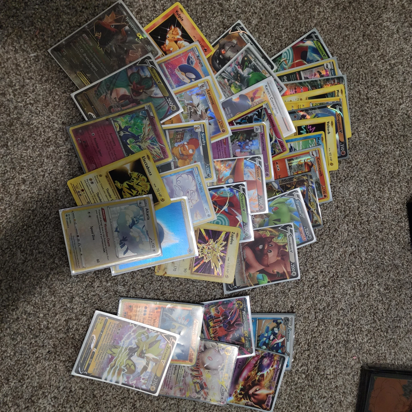 Pokémon TCG Eevee VMAX Premium Collection - photo 2