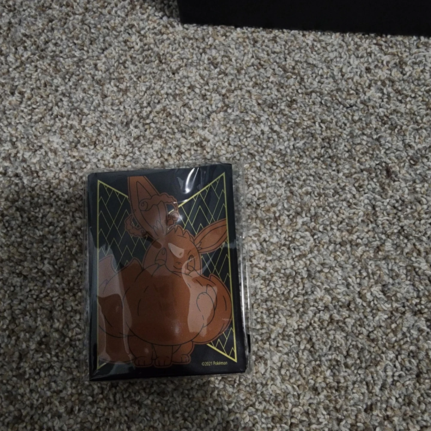 Pokémon TCG Eevee VMAX Premium Collection - photo 4