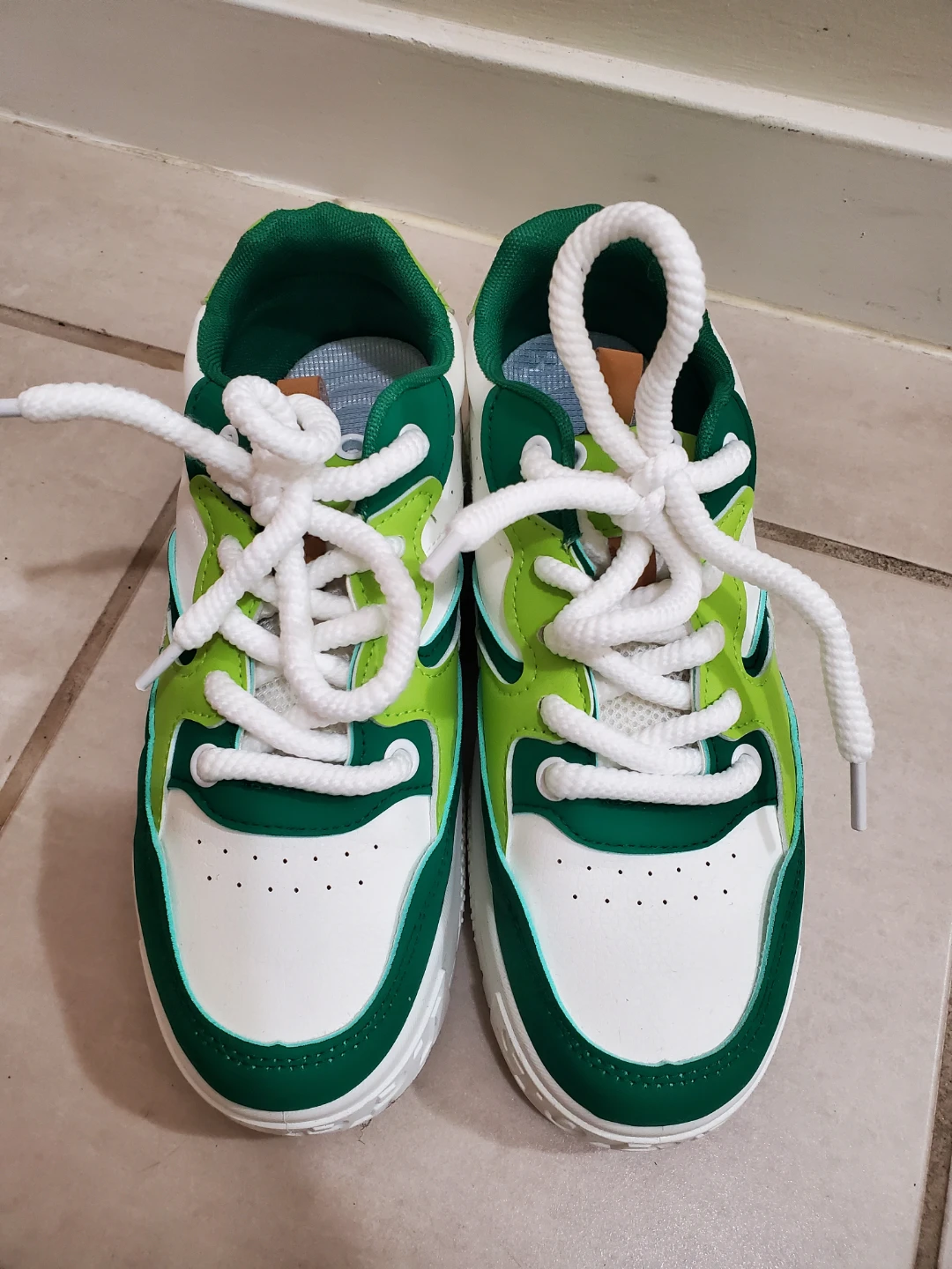 Green & White Fashion Sneakers Used Size 39 - photo 4
