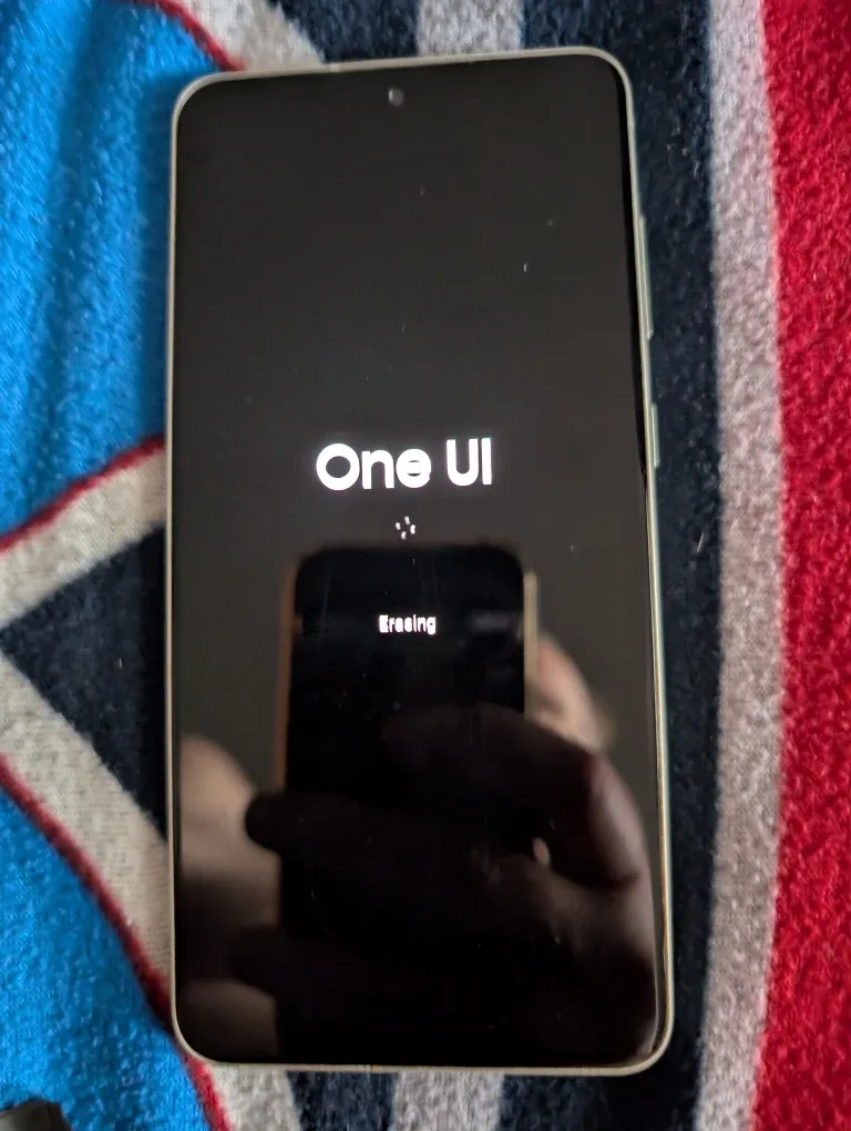 Samsung Galaxy S21 FE 5G - Excellent Condition #Cleanout image indicator(4)