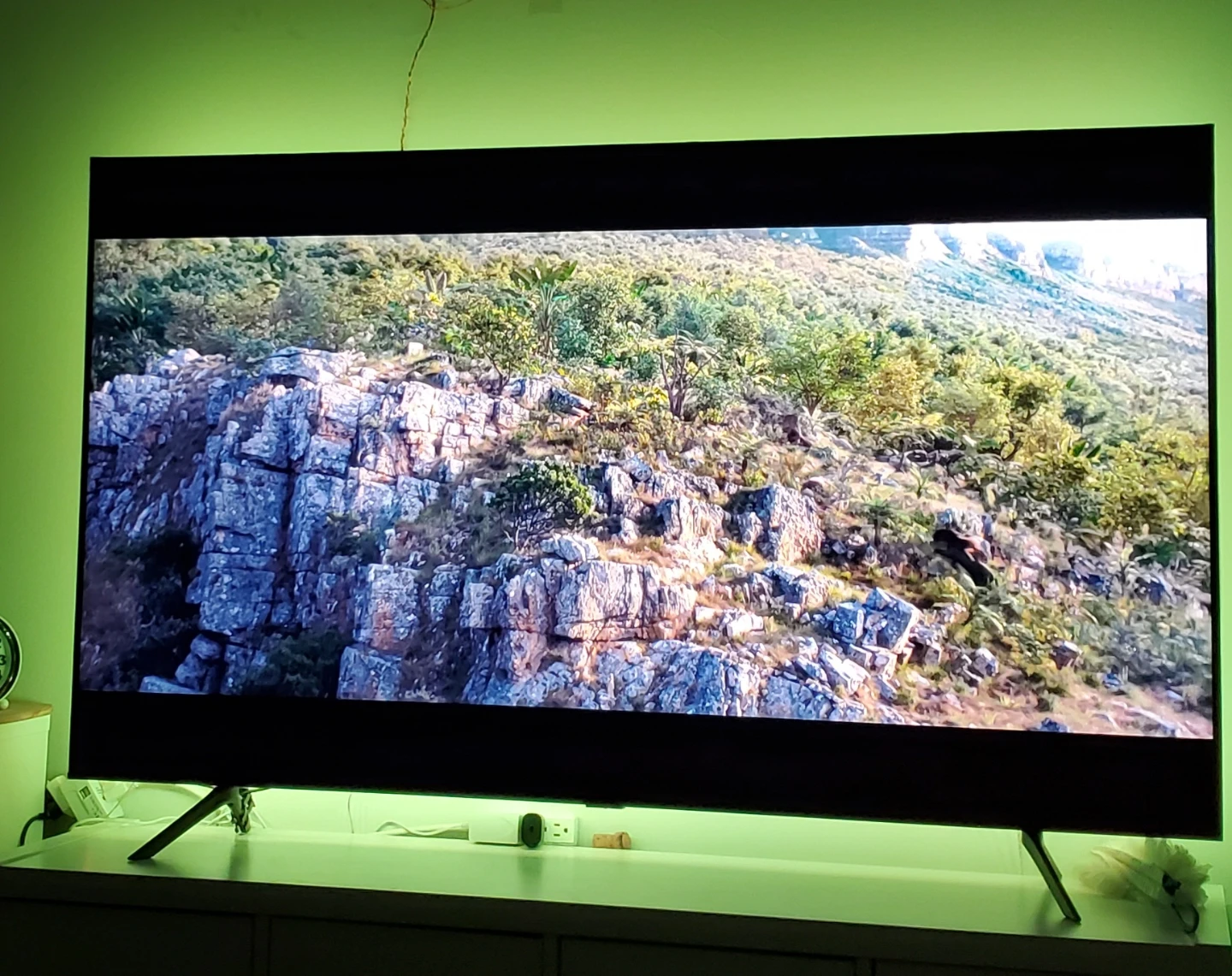 Samsung qled TV 65", solid display with home theatre subwoofer