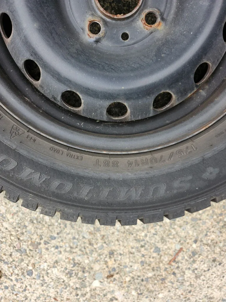 Sumitomo Ice Edge Tire 175/70R14 image indicator(4)