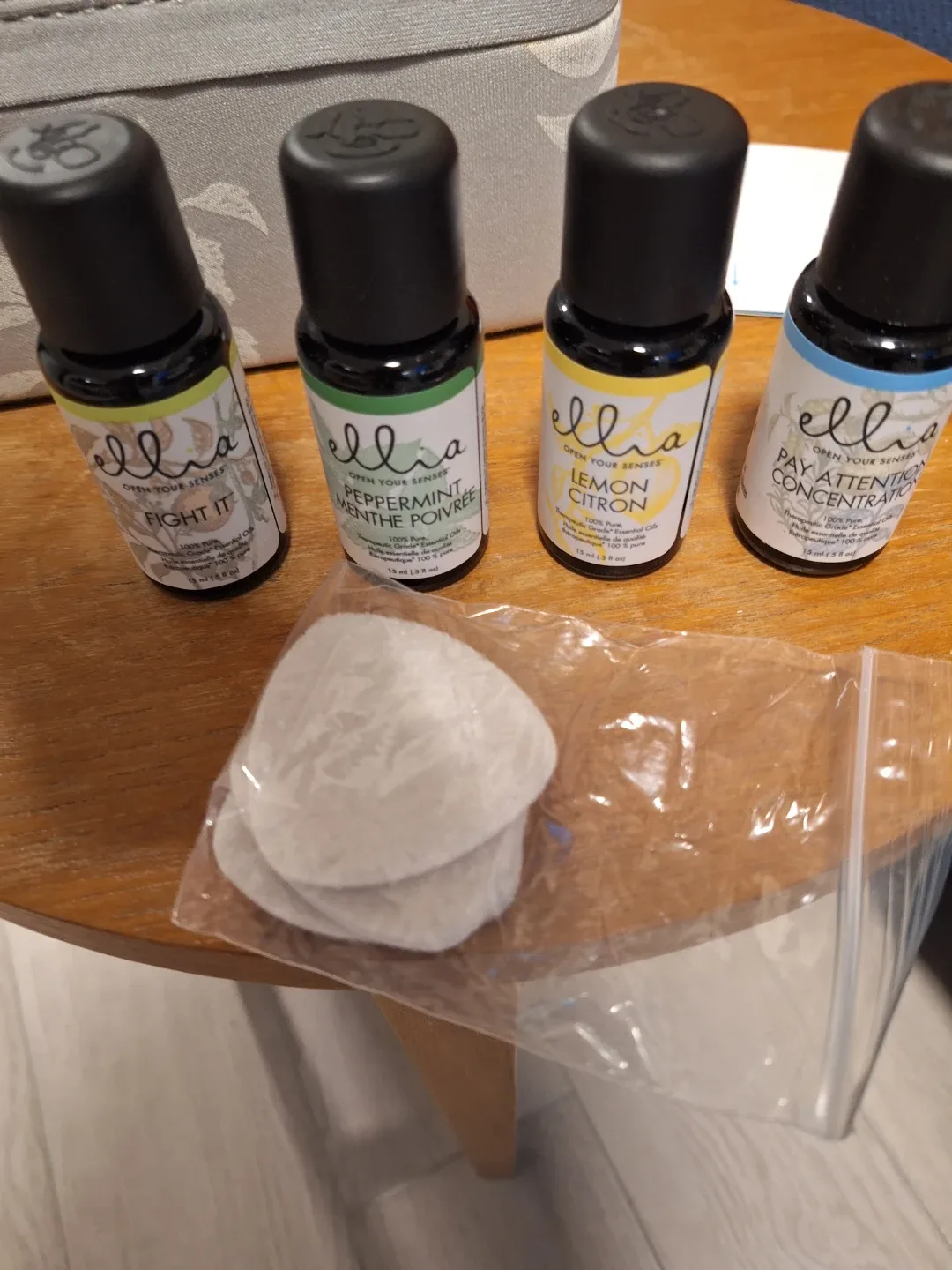 Ellia Diffuser with Essential Oils & Case image indicator(2)