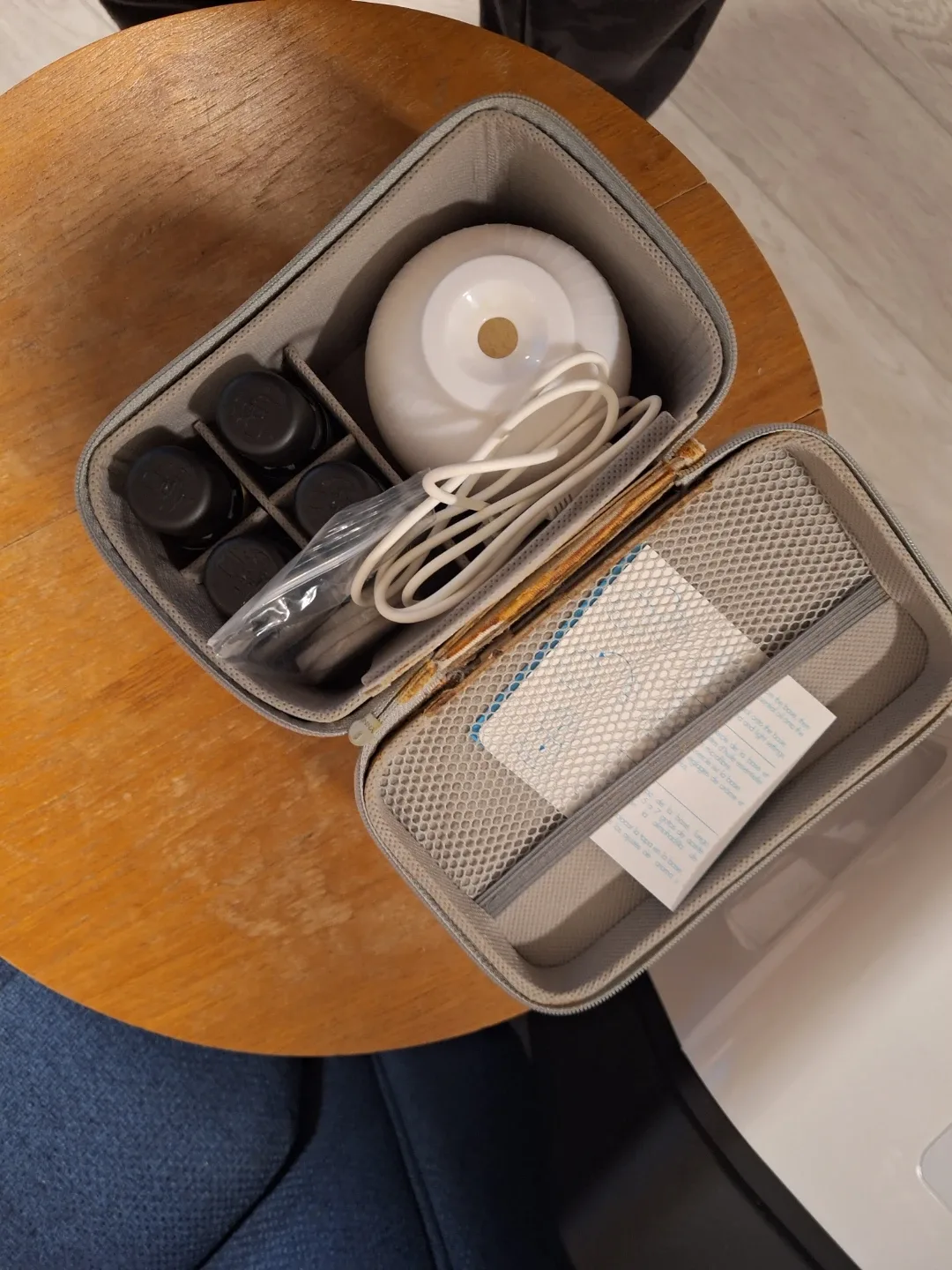 Ellia Diffuser with Essential Oils & Case image indicator(6)