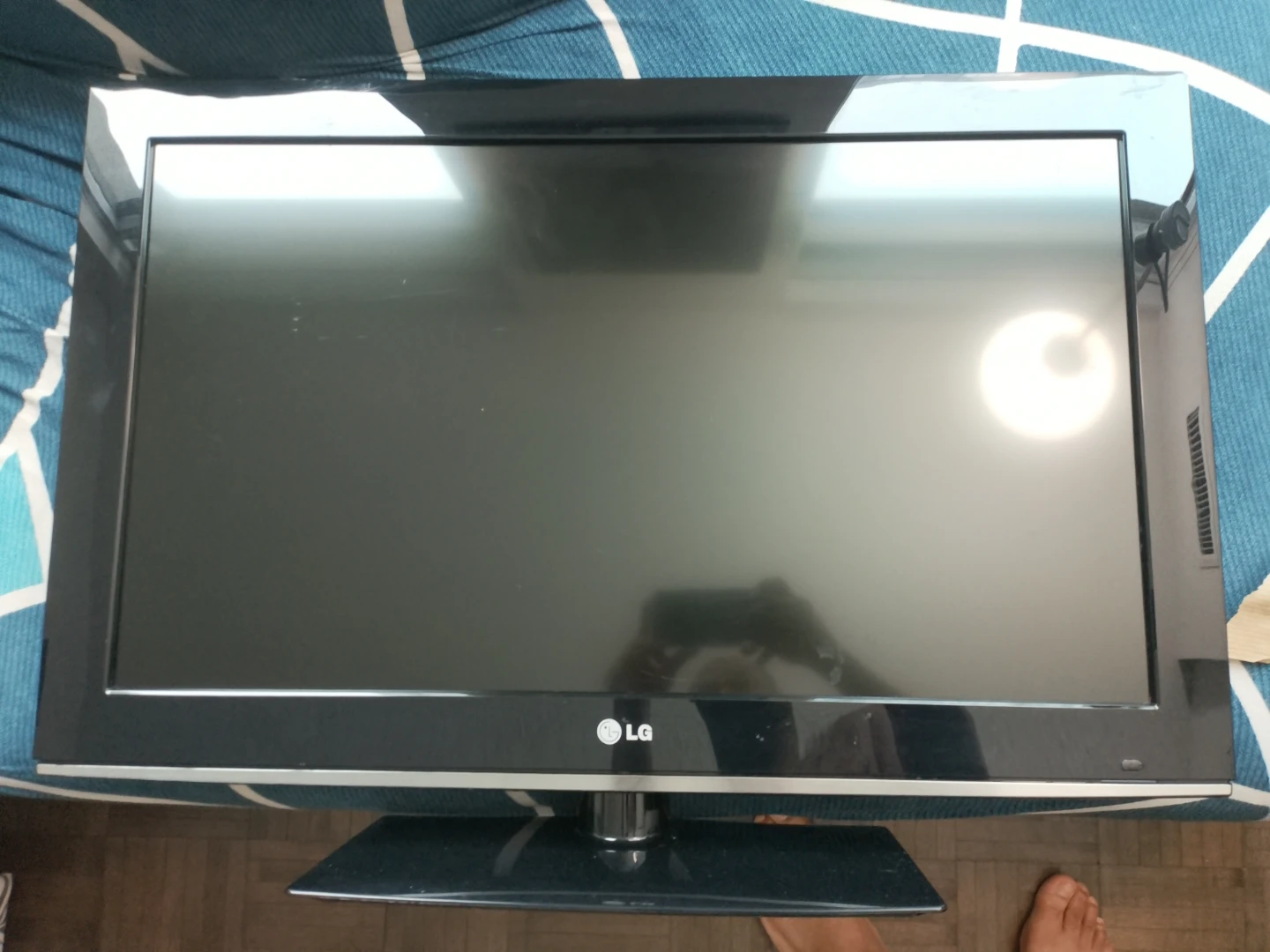 LG 32 inch HD TV very loud sound good condition
