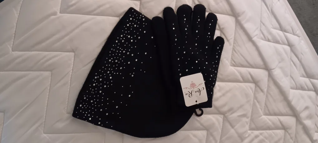 #Cleanout New Alexa Rose Black Hat & Gloves Set