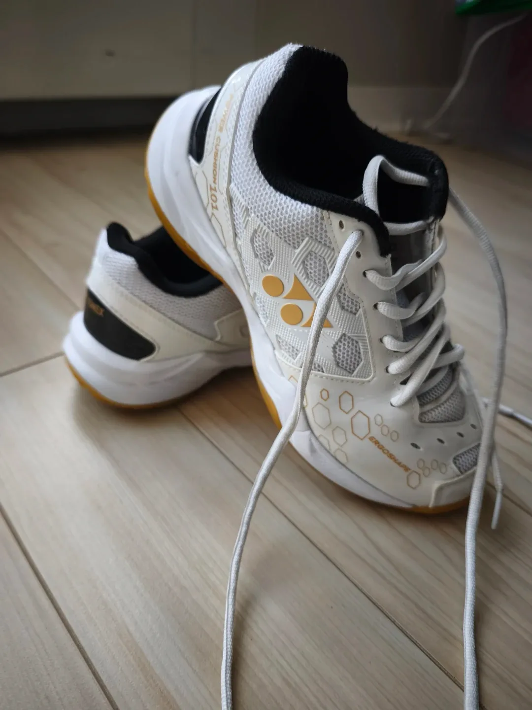 Yonex Power Cushion 101 Badminton Shoes - US Women's 6.5