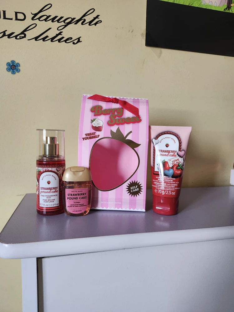 Strawberry 🍓 Pound Cake BBW Mini Gift Set