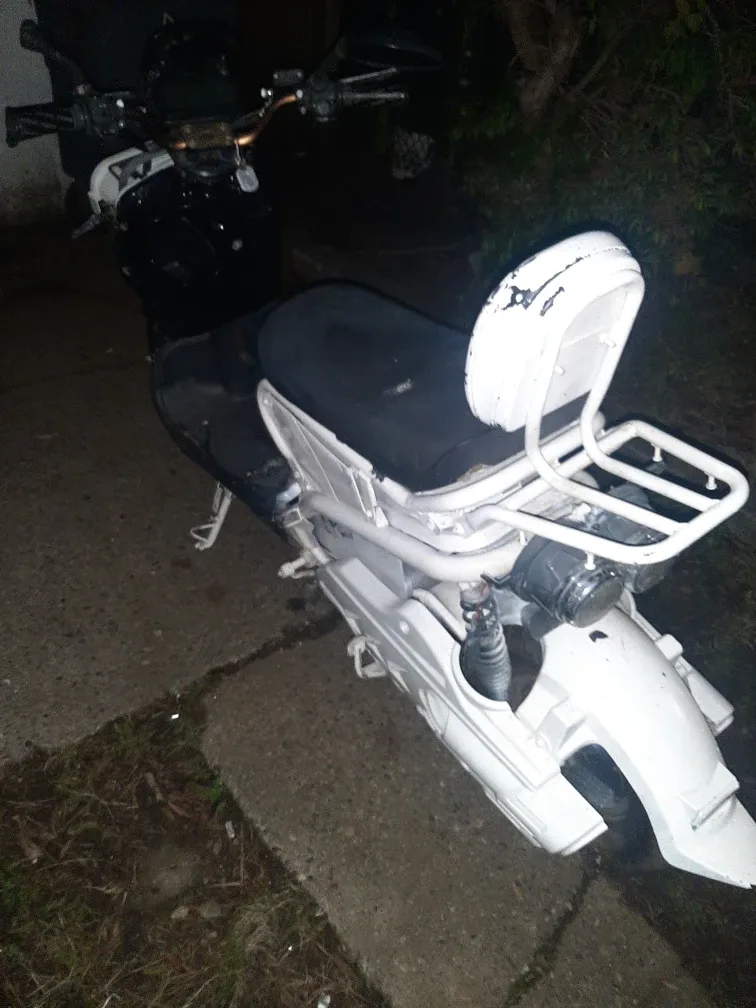 Damaged White E-Bike Scooter image indicator(4)
