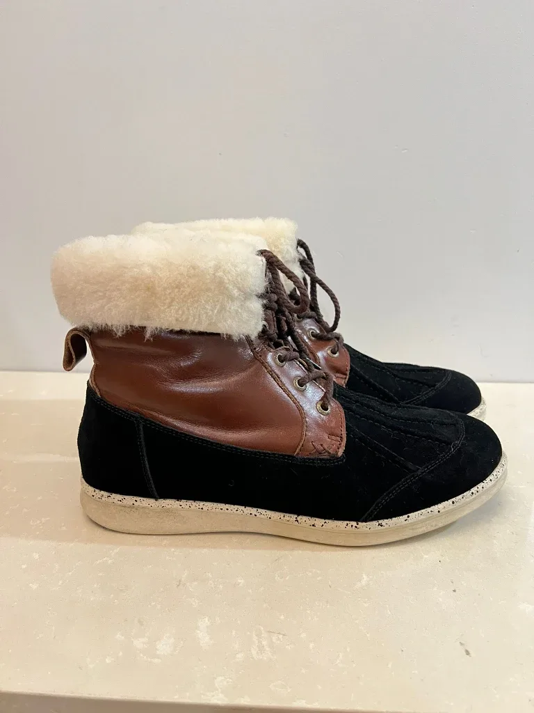 UGG Boots - Black & Brown image indicator(2)