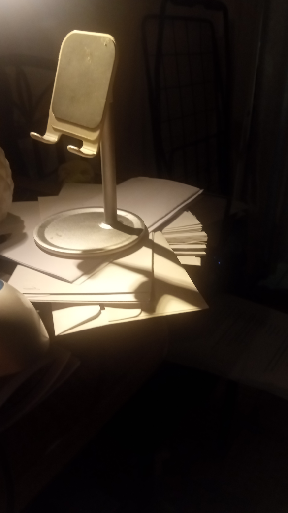 #Cleanout-Adjustable Phone Stand
