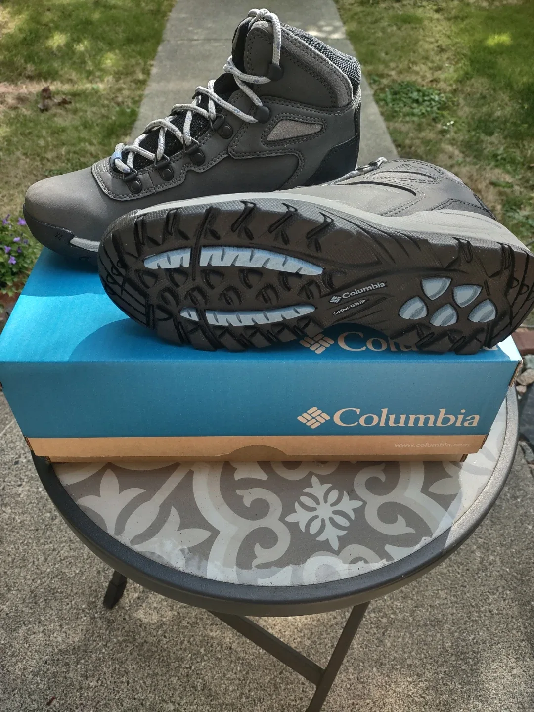 #Cleanout: Women's Hiking Boots - Size 8 image indicator(2)