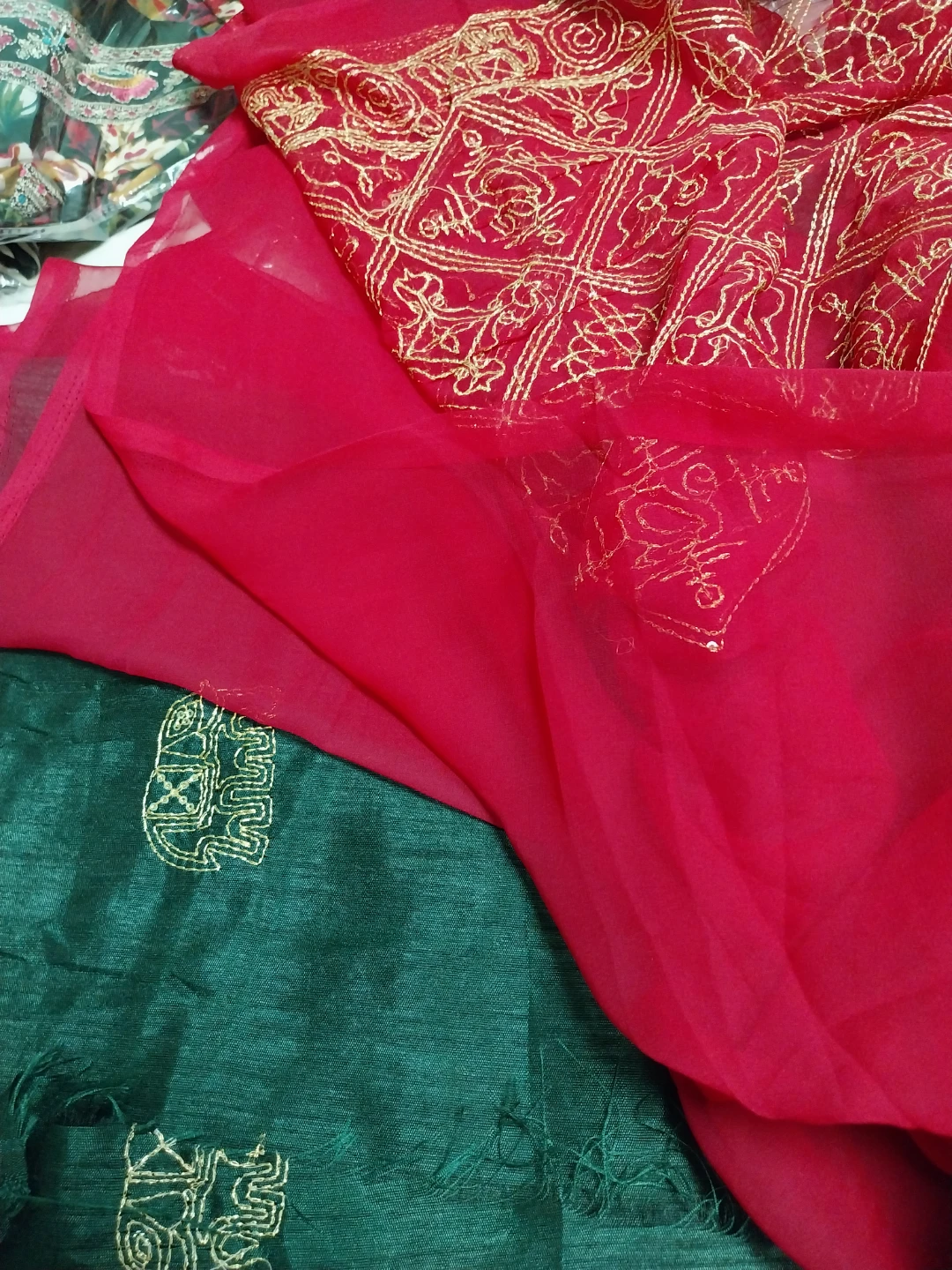 Pink and Gold Embroidered saree - photo 2