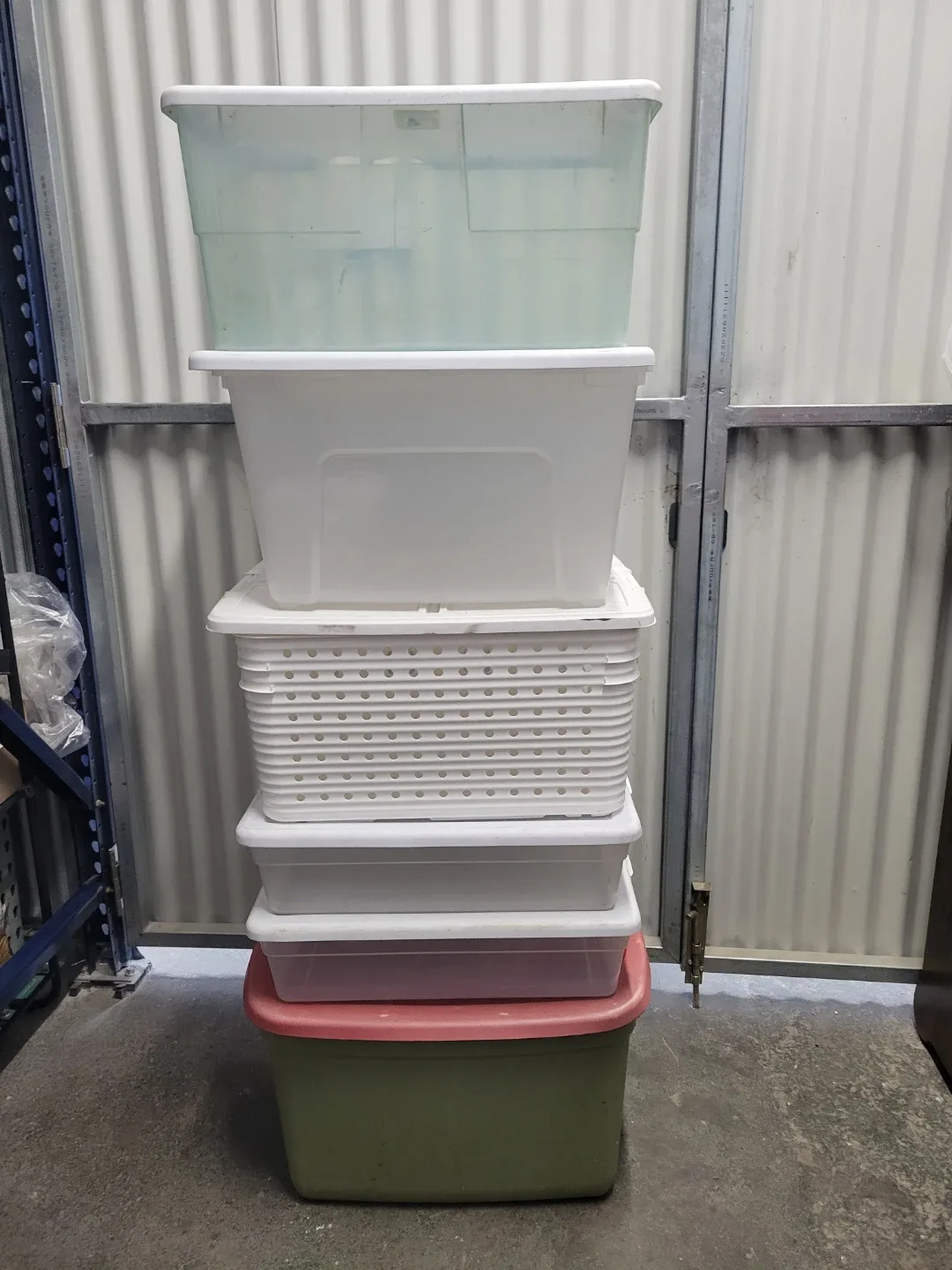 6 Plastic Storage Bins - Mixed Sizes