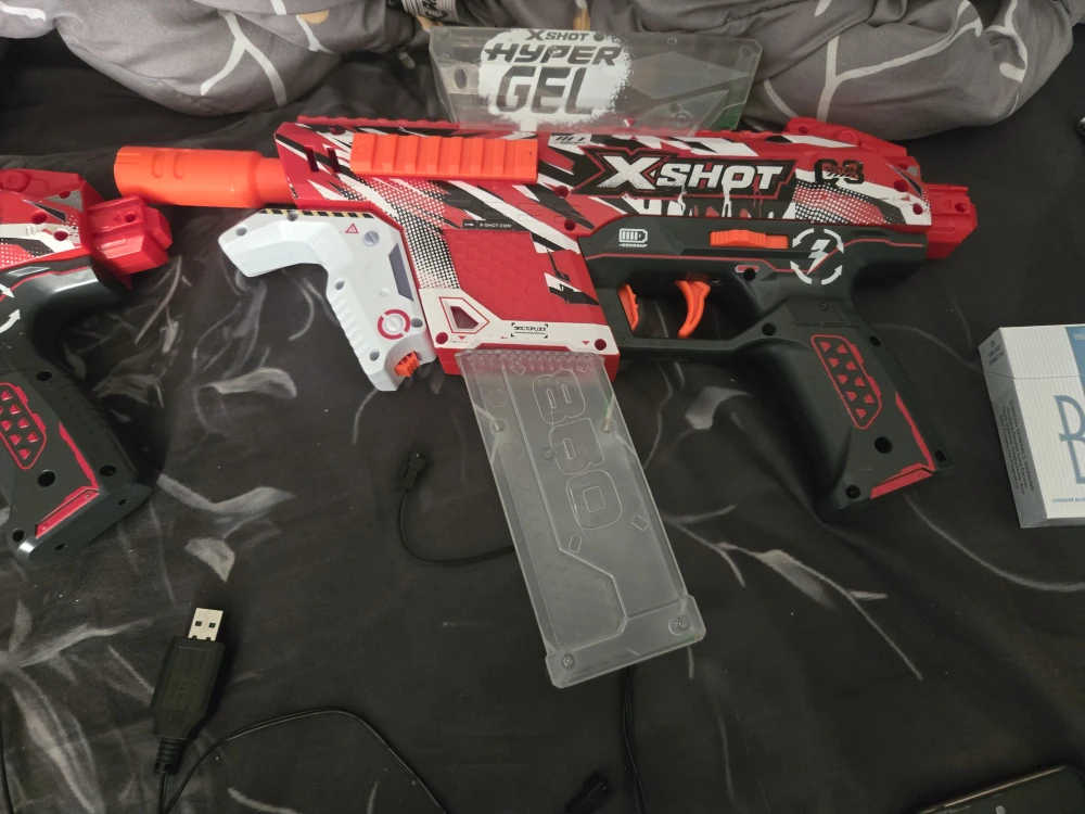 5 X-Shot Hyper Gel Blaster D3s, masks and safety glasses.