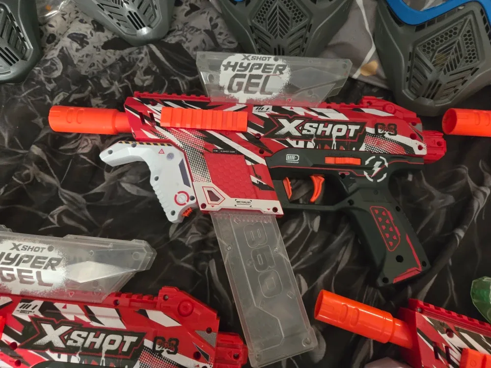 5 X-Shot Hyper Gel Blaster D3s, masks and safety glasses. image indicator(4)