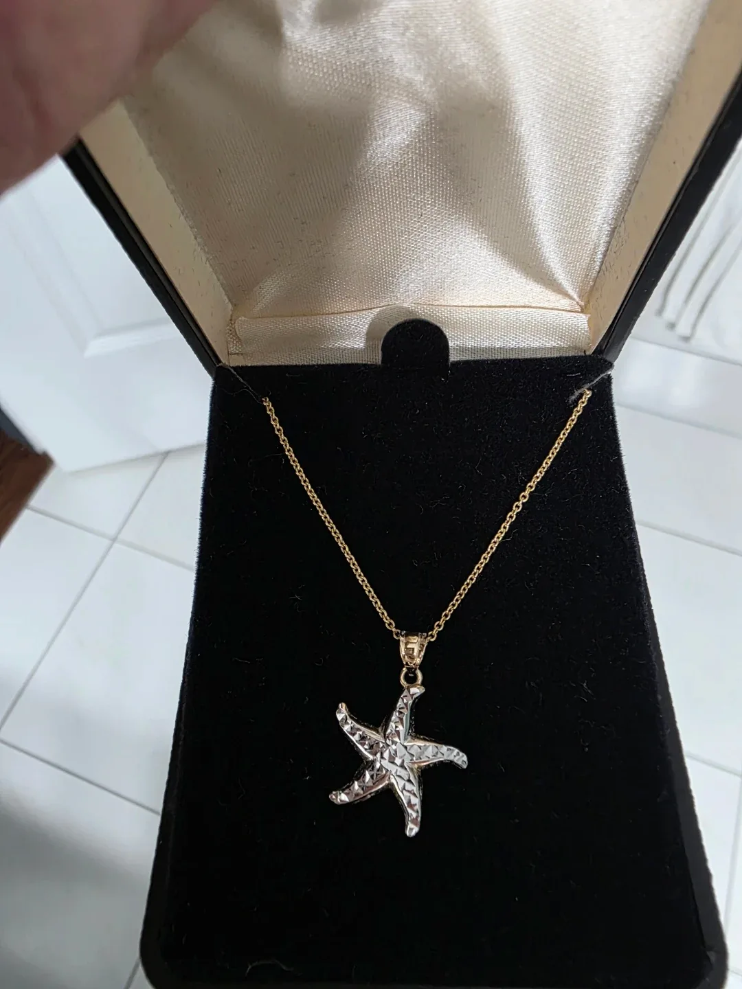 14kt solid Gold Starfish Pendant Necklace
