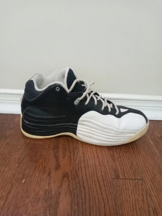 Jordan Basketball Team Black & White Shoes - photo 2