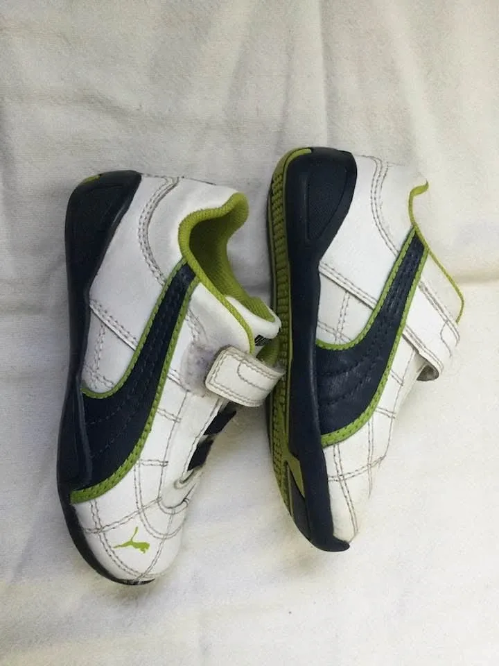 Boys sz 8 Puma running shoes image indicator(2)