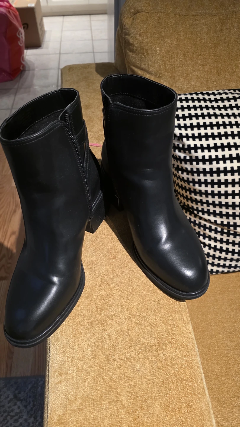 Kelly and Katie Black Ankle Boots Size 9.5W