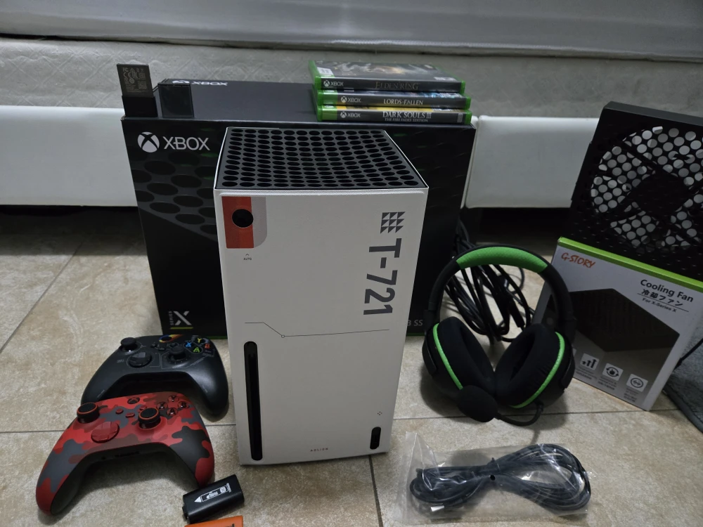 Xbox Series X and accessories - photo 2