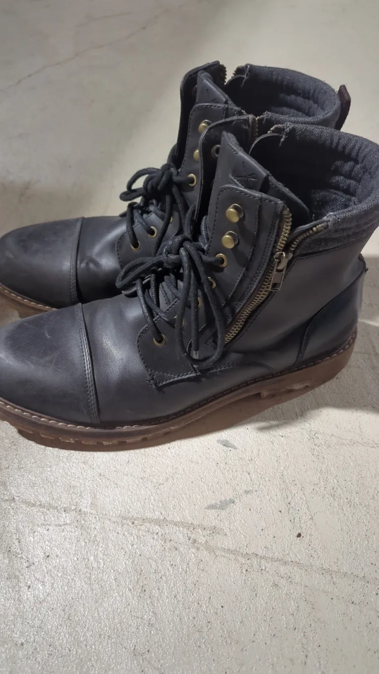 Winter shoes for men size 11-12