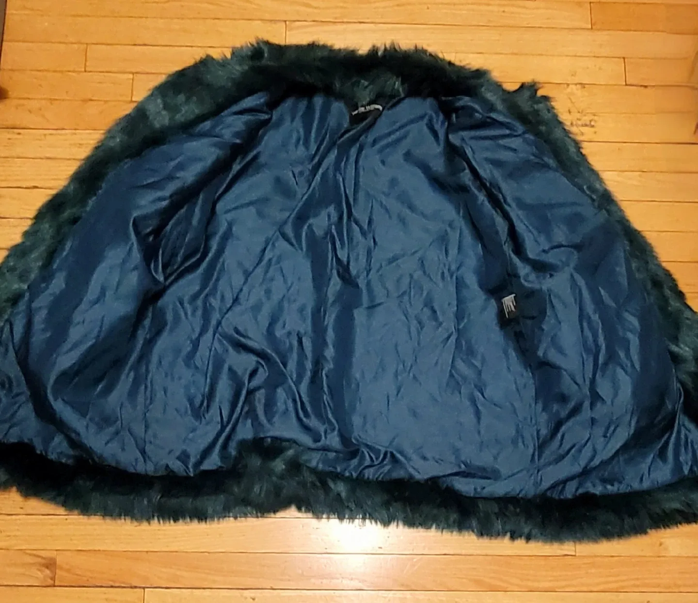 Wendy Williams Emerald Green Faux Fur Coat image indicator(7)