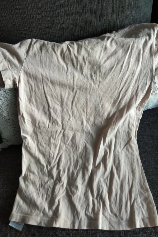 Guess Beige T-shirt with 'G' - Size Small image indicator(4)