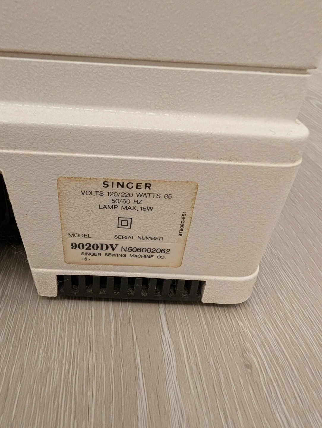 Singer 9020DV Sewing Machine - photo 4