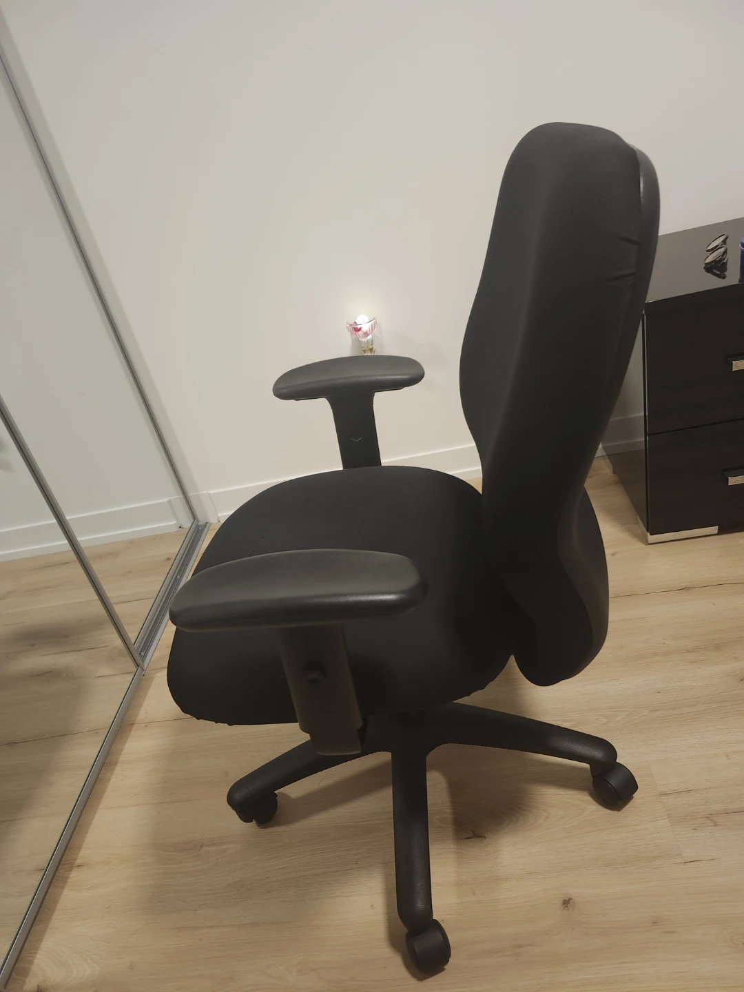 Black Office Chair - photo 2