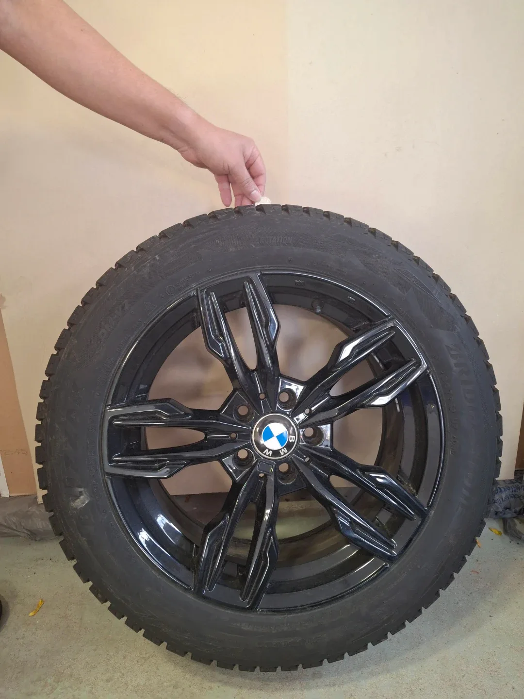 BMW 225/55R17 97T Winter Tire on Rim image indicator(7)