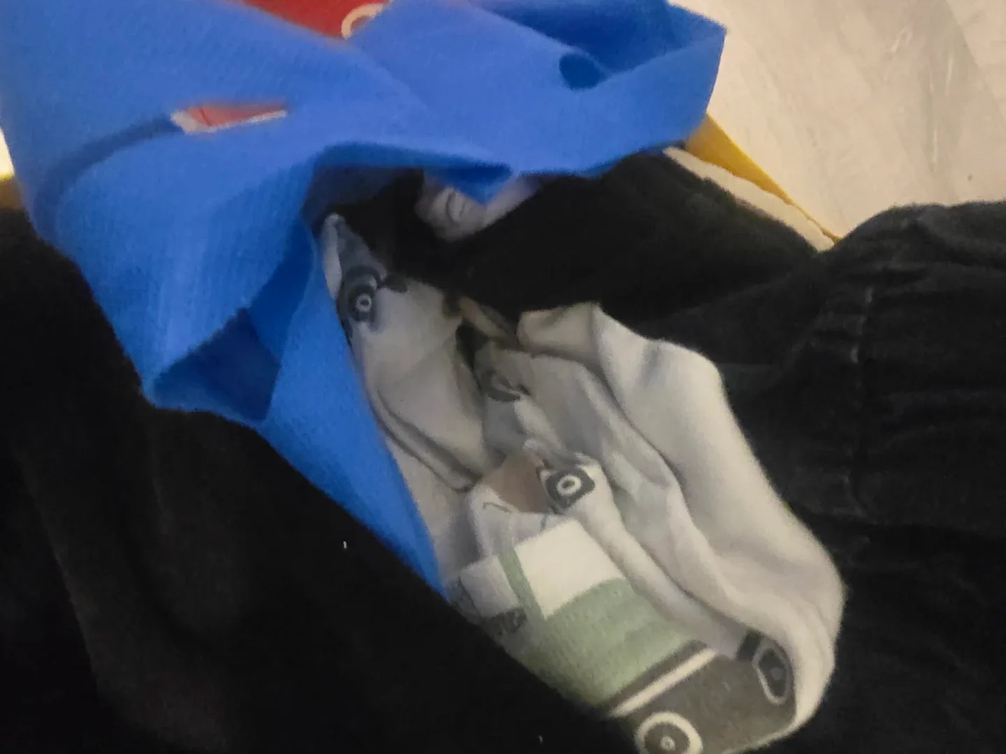 #Freecycle Bulk Kids clothes & shoes + velvet woman jacket image indicator(2)