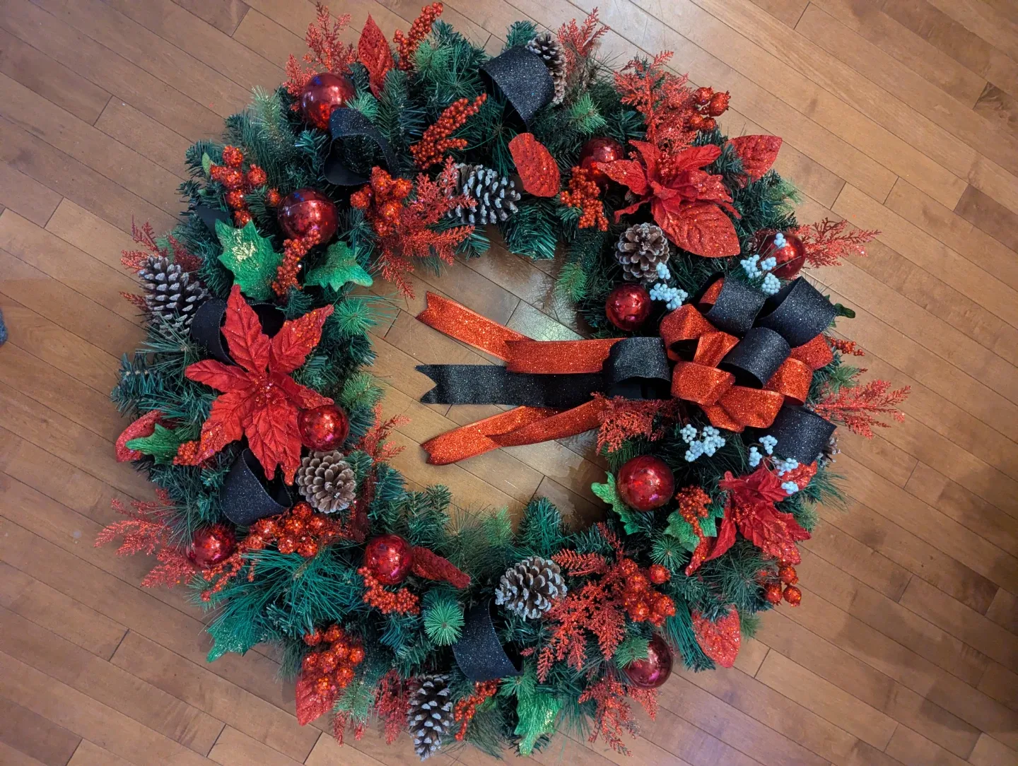 Christmas Wreath - Red & Black