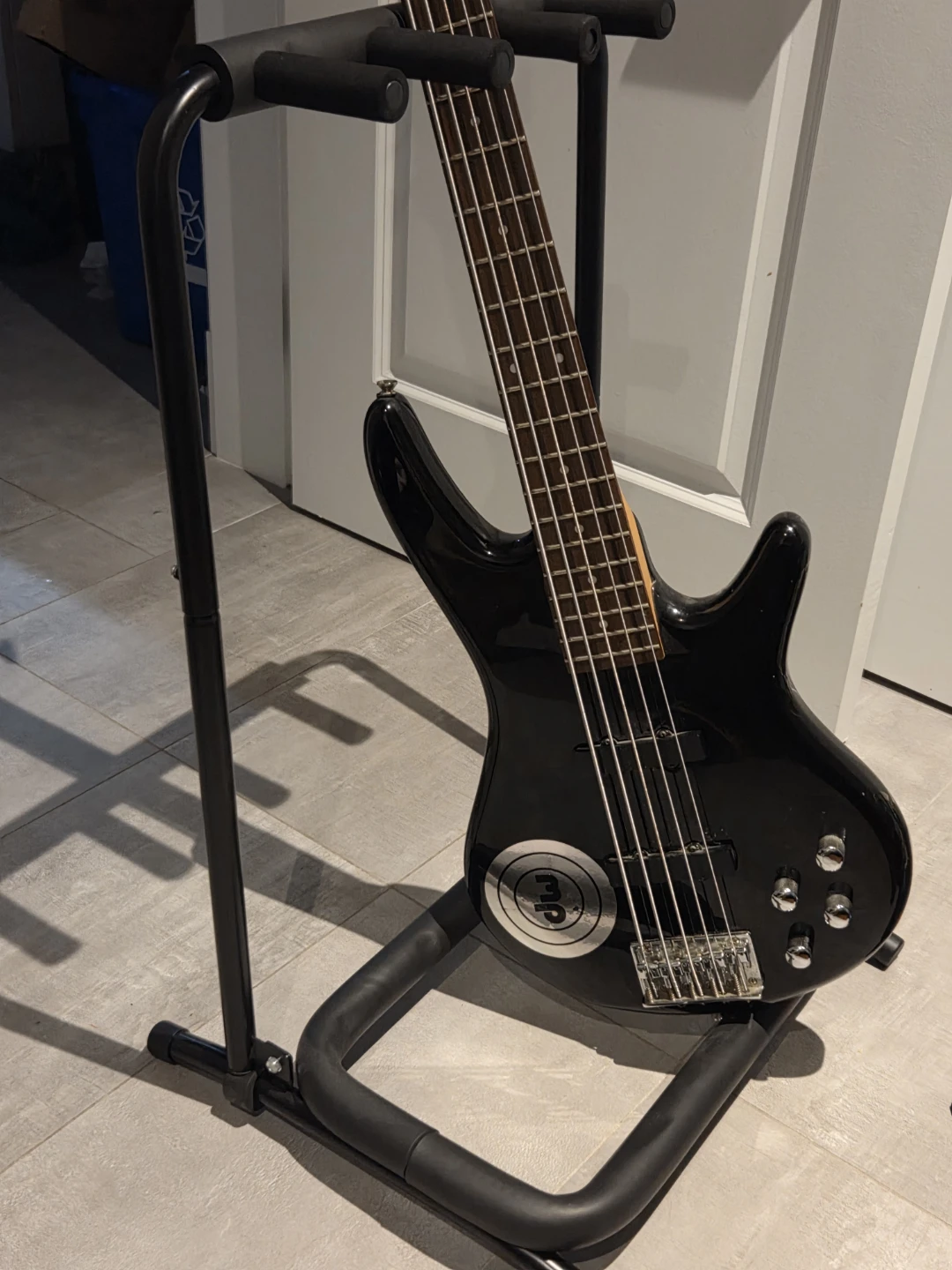 Ibanez Soundgear Bass Guitar, Black (w/ Stand) - photo 2