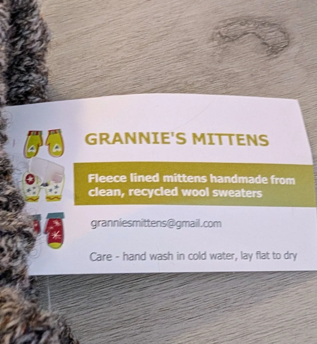 Brand New with Tags Handmade Wool Mittens image indicator(2)