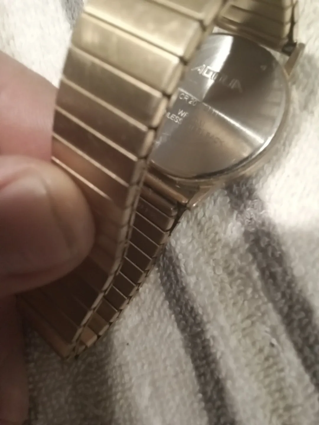 Vintage Acoua Quartz Water Resistant Watch image indicator(4)