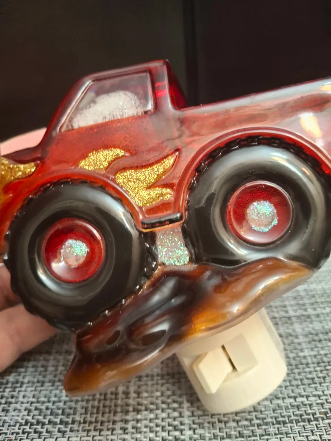 Truck Night Light - Red & Gold image indicator(5)