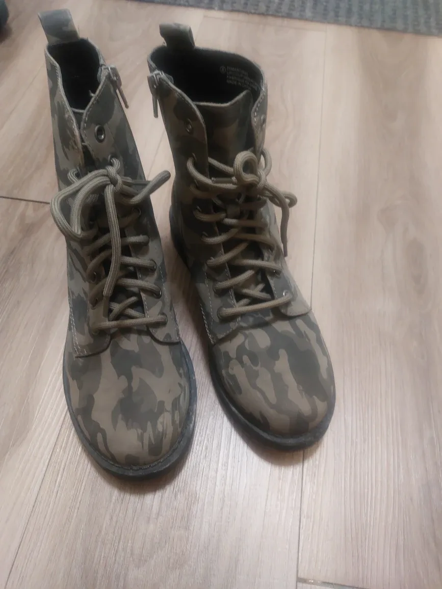 Camo Lace-Up Ankle Boots image indicator(2)