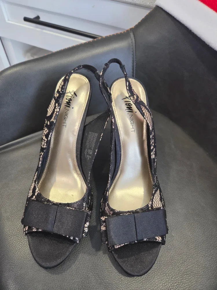 Black Lace Heels - Size 9 (fits 8.5)