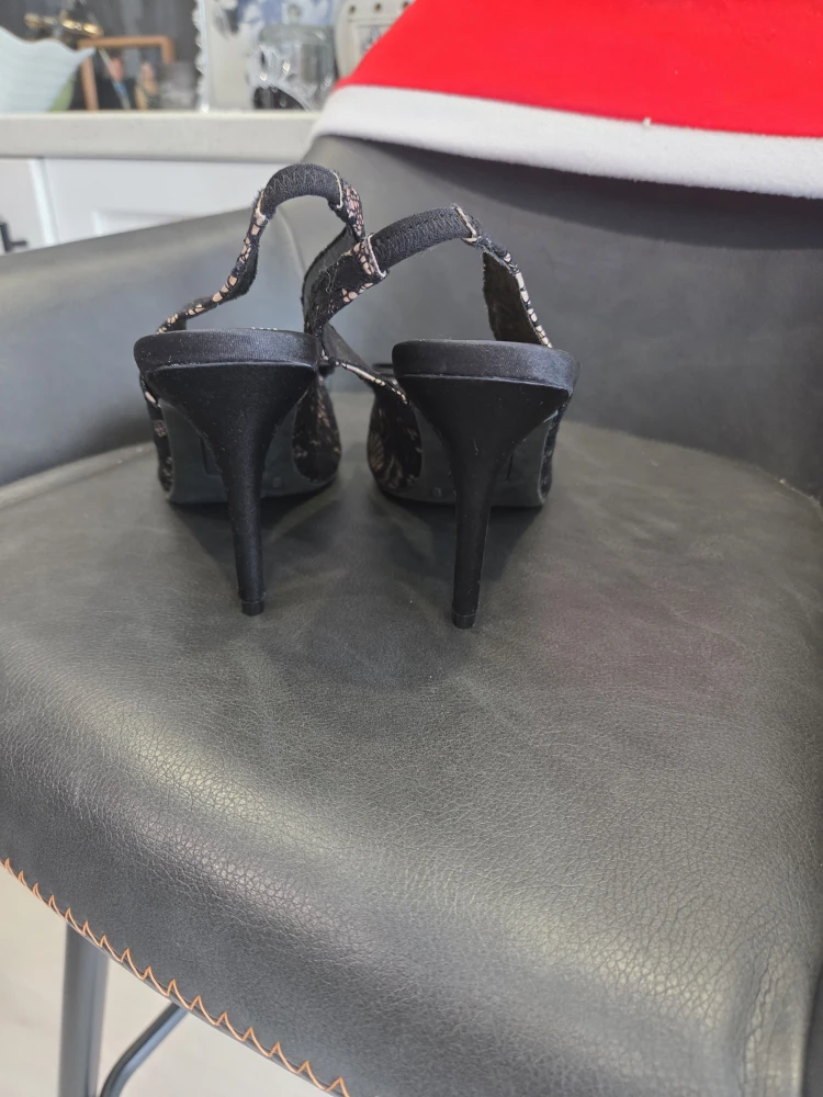Black Lace Heels - Size 9 (fits 8.5) - photo 4
