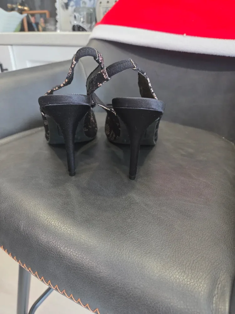 Black Lace Heels - Size 9 (fits 8.5) image indicator(4)