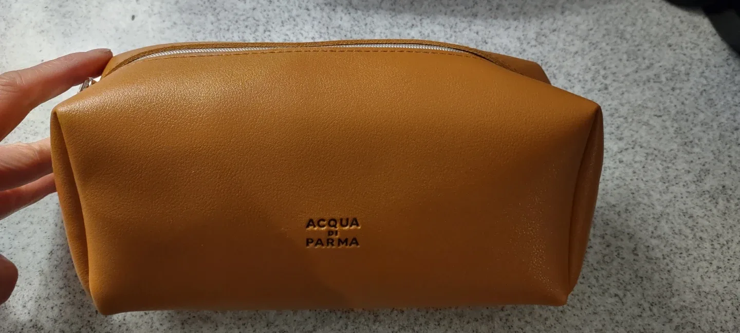 (NEW) Air Canada. Acqua di Parma Travel Kit - #Cleanout image indicator(2)