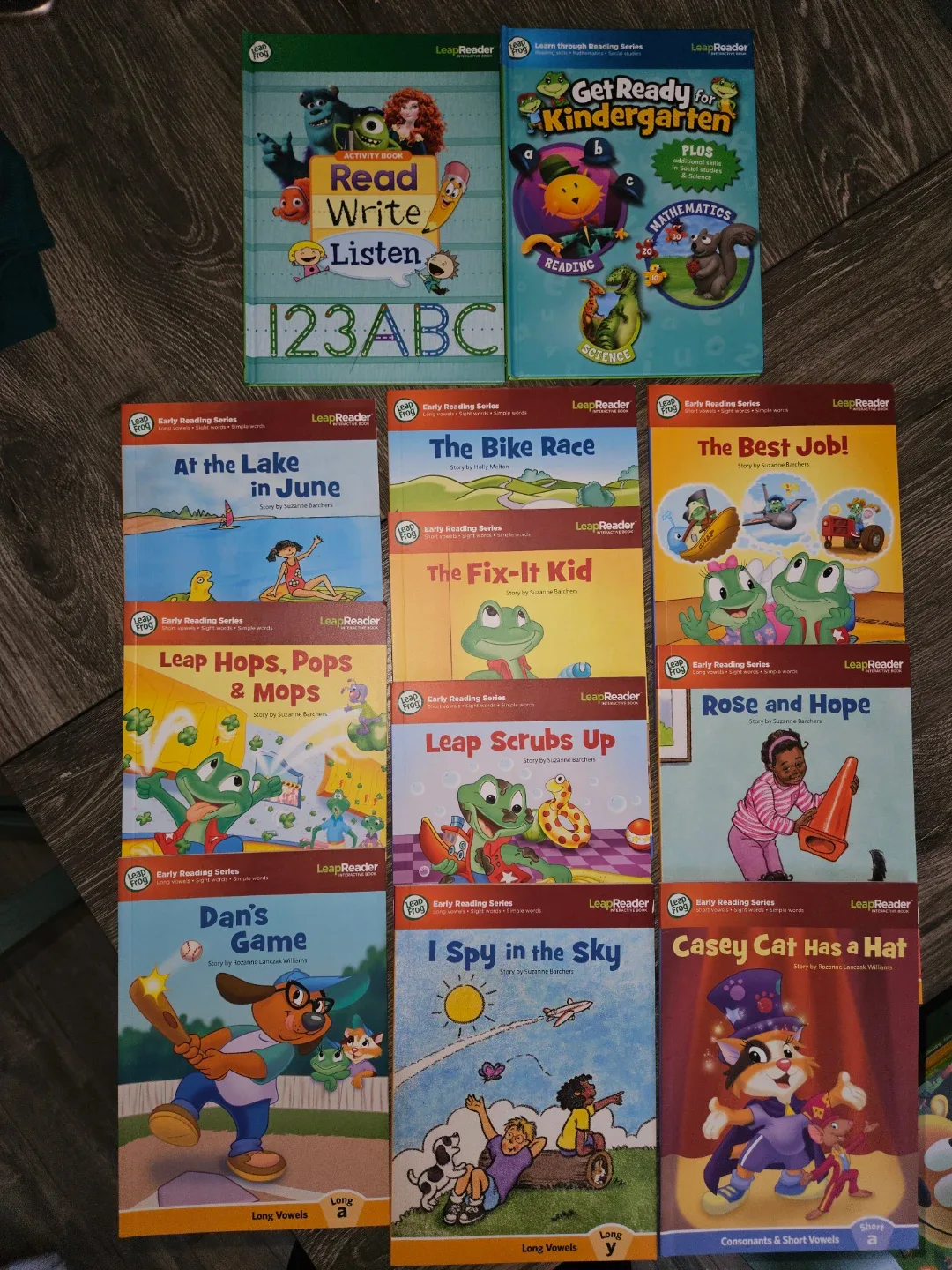 LeapFrog Tag Reader + Books Bundle image indicator(3)