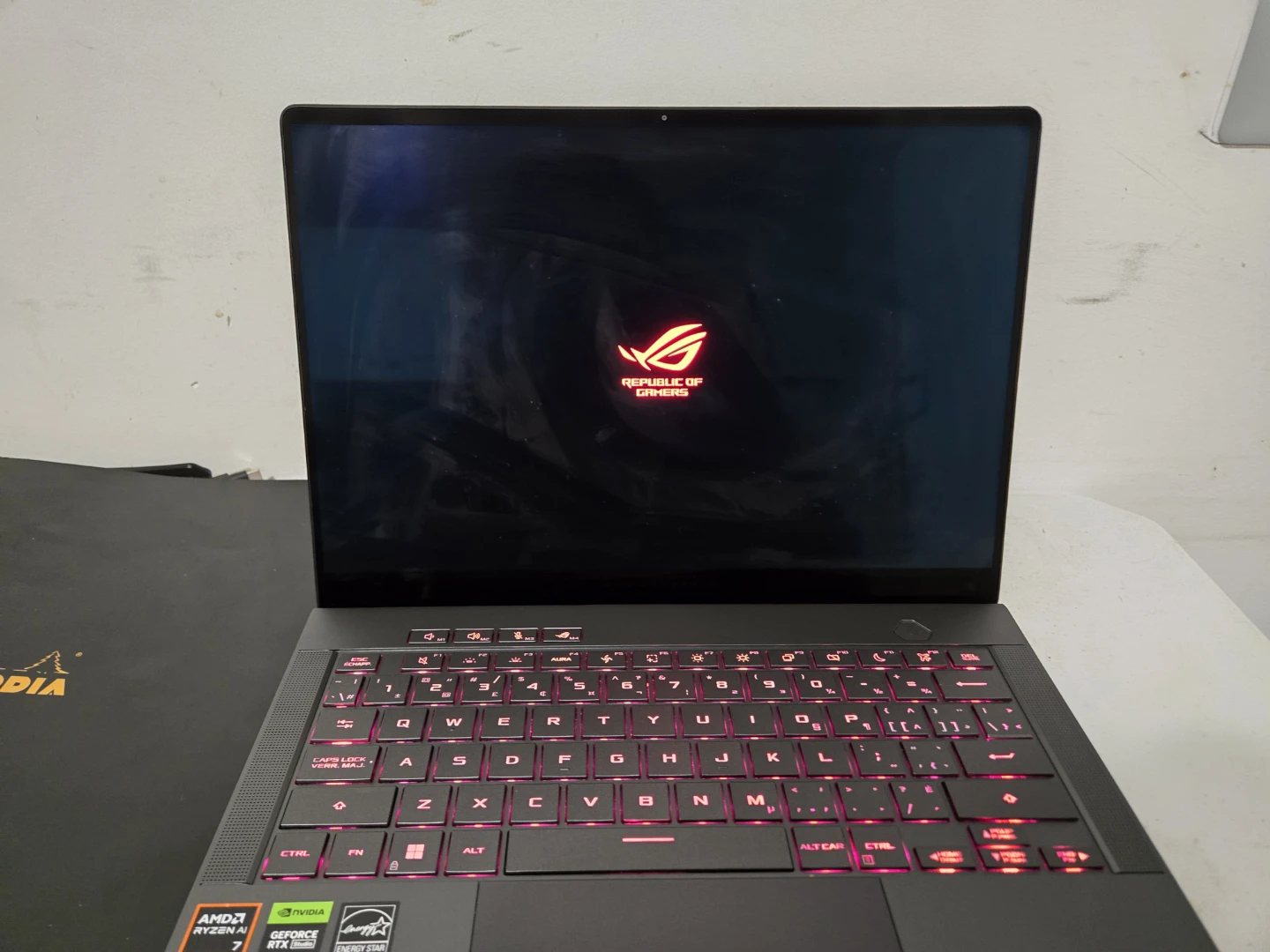 ASUS ROG Zephyrus G14 Gaming Laptop, AMD Ryzen 7, GeForce RTX - photo 5