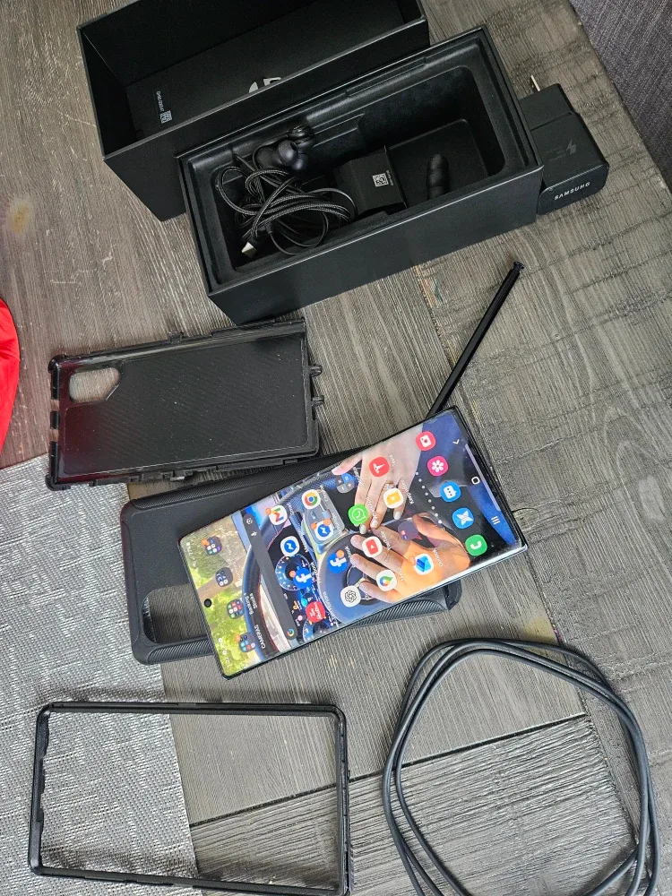 Samsung Galaxy Note 10+ 256GB w/ Box & Accessories