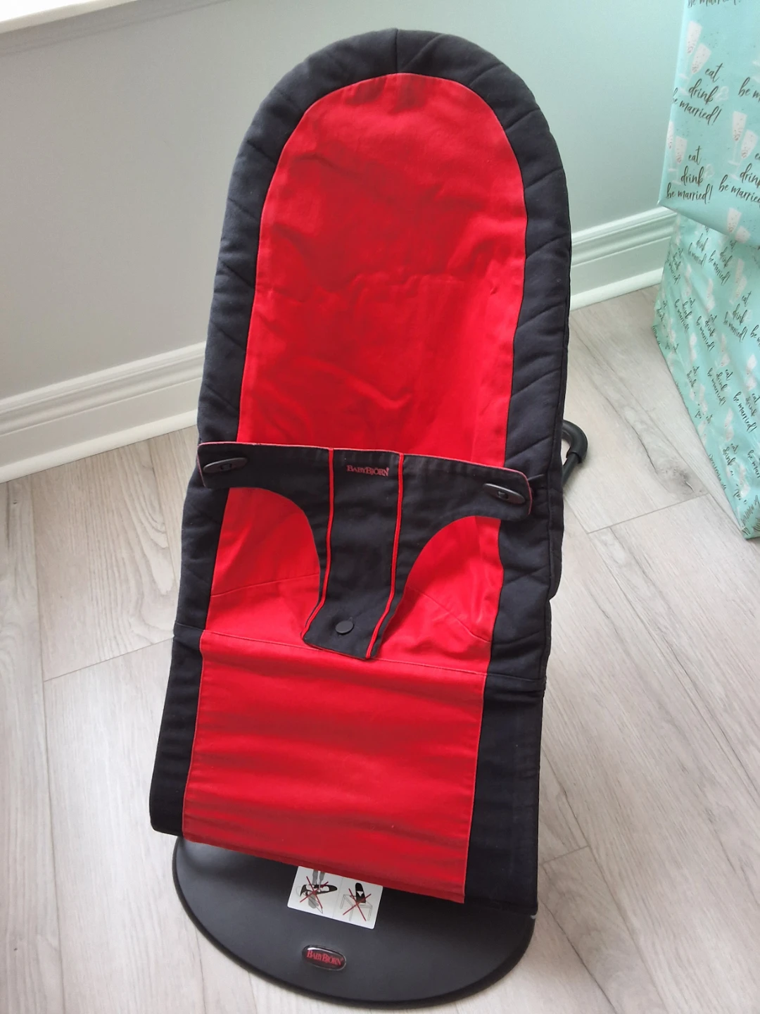 BabyBjörn Bouncer - Red & Black