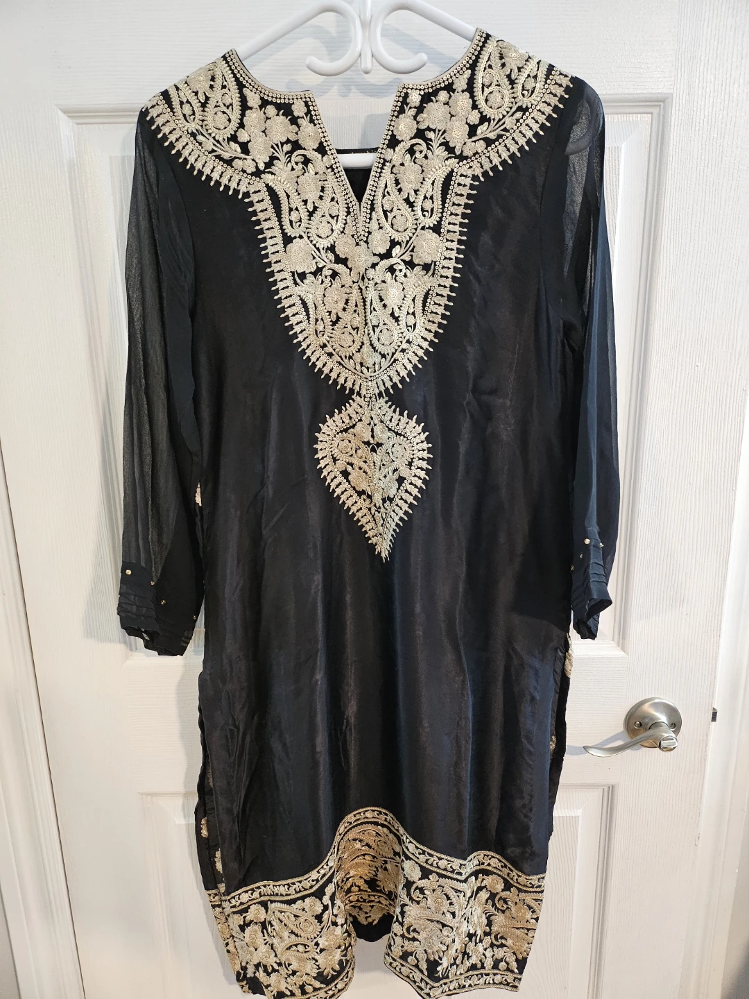 Agha Noor - Medium Black Kurta